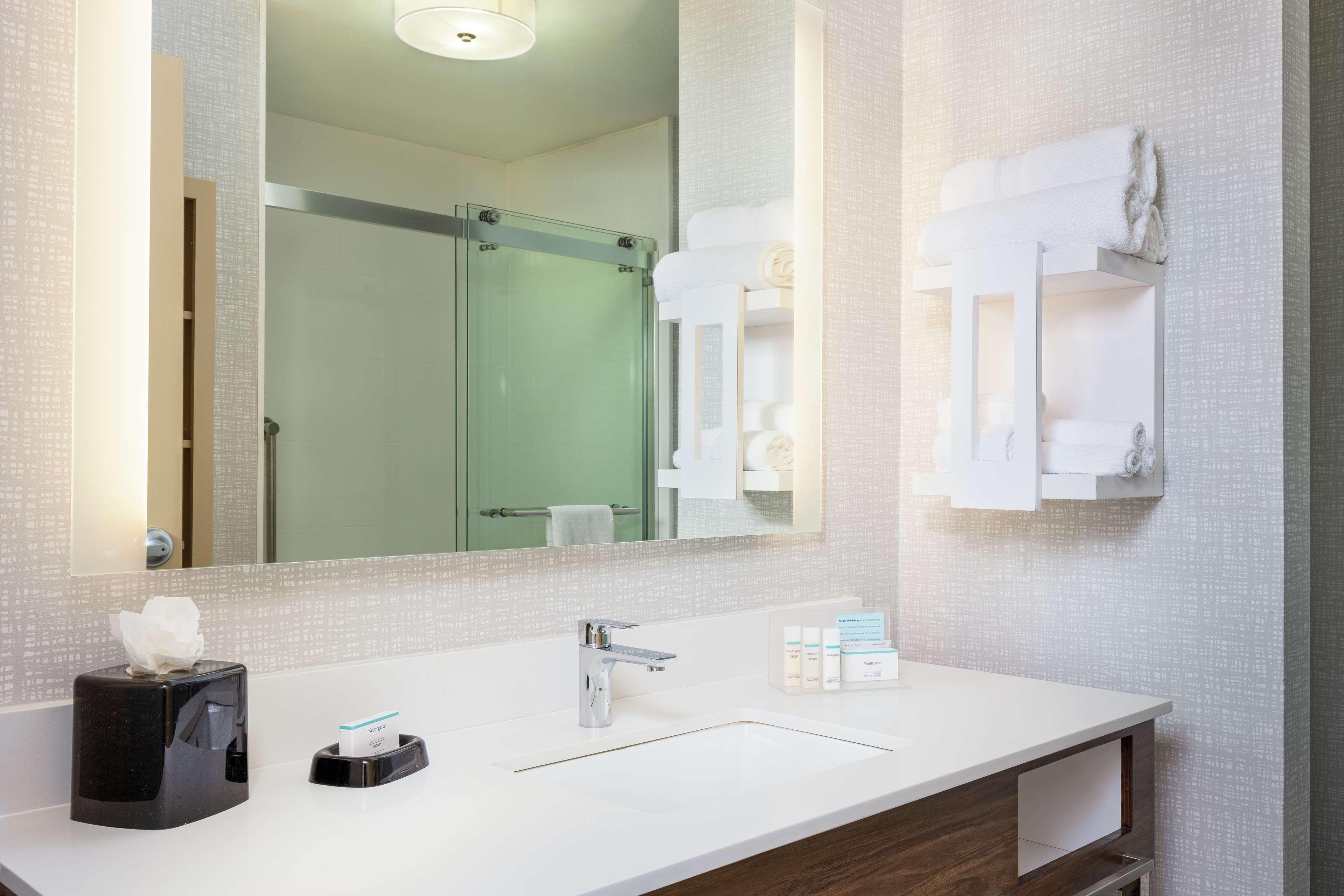 Newly Renovated Hampton Inn Omaha West Lakeside Eksteriør billede