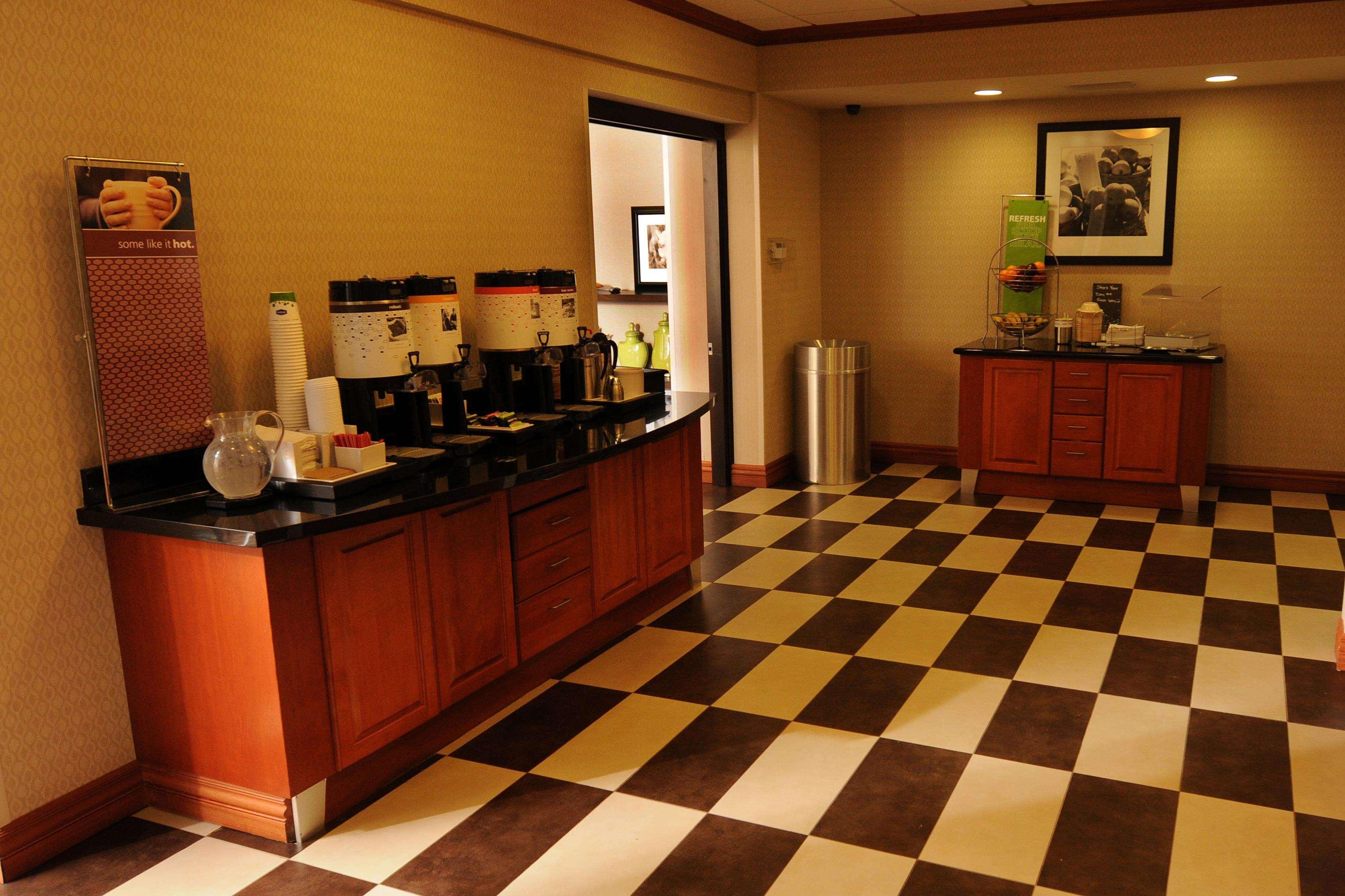 Newly Renovated Hampton Inn Omaha West Lakeside Eksteriør billede