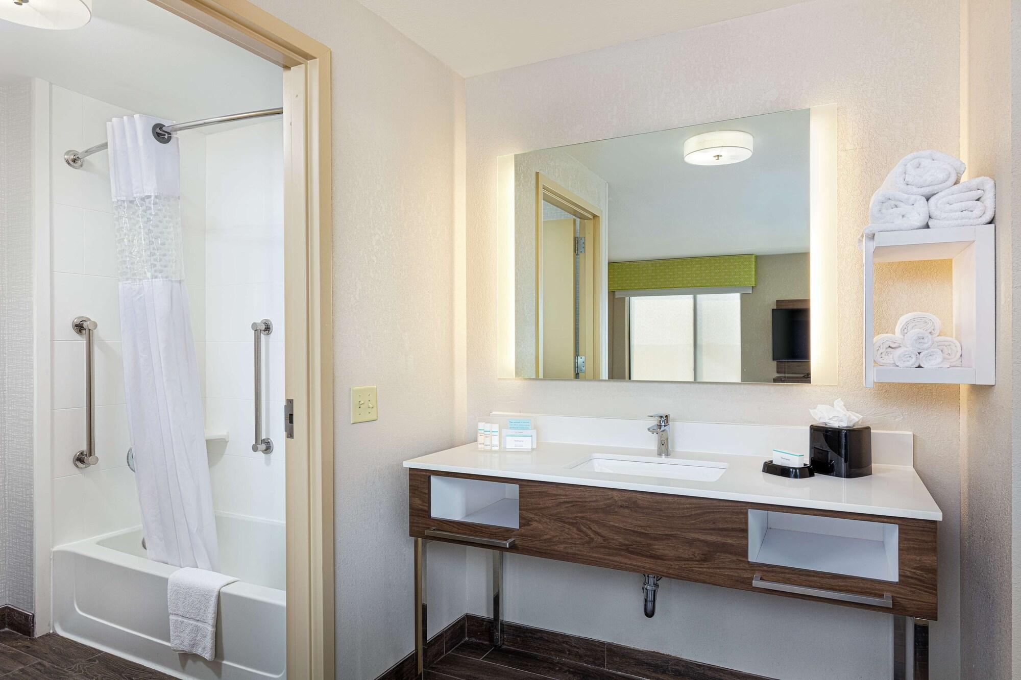 Newly Renovated Hampton Inn Omaha West Lakeside Eksteriør billede