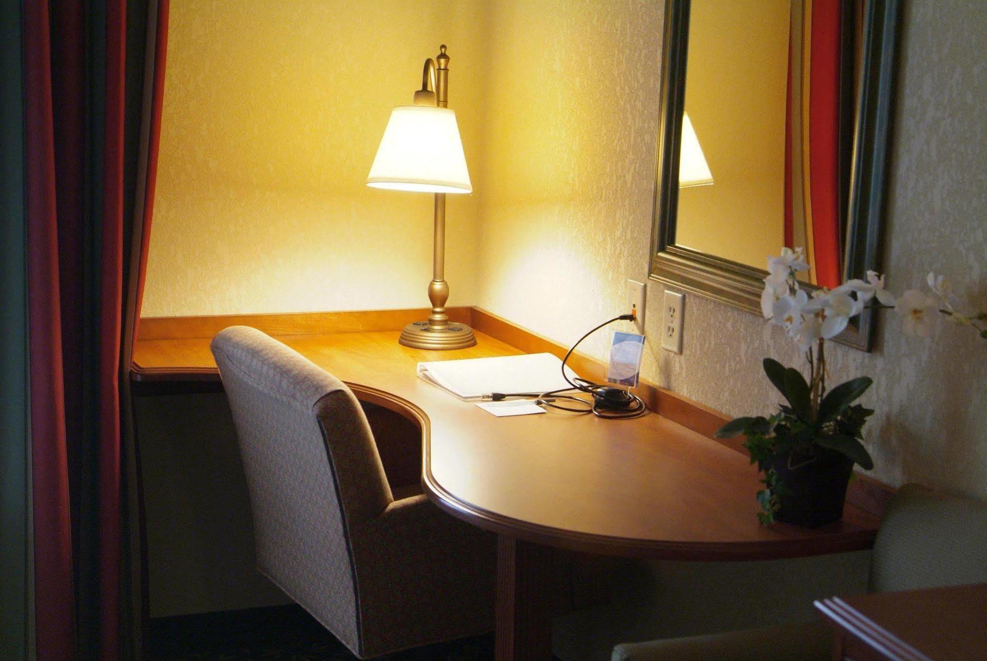Newly Renovated Hampton Inn Omaha West Lakeside Værelse billede